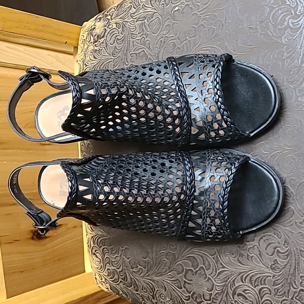 R2 shoes